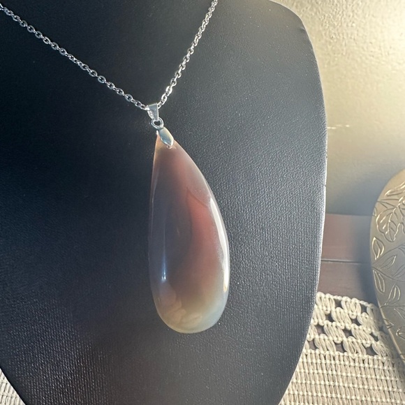 Elegant Long Oval Agate Pendant Necklace - Picture 1 of 8